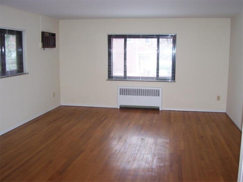 Building Photo - 545 Howell Ave