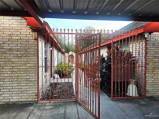 Building Photo - 17 West Dr