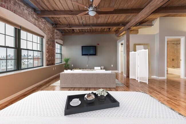 Building Photo - 210 Broadway