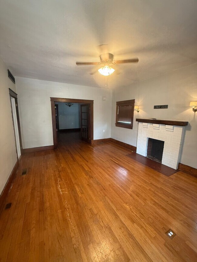 Building Photo - 3 Bed/1 Bath Home with Cellar