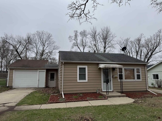 Building Photo - 1532 Vernon Ave