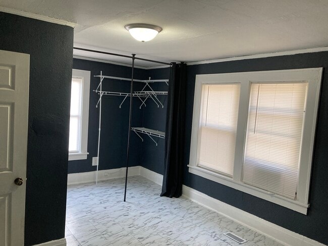 Building Photo - 501 W Columbia Ter