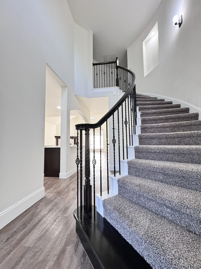 Building Photo - 15833 Bent Rose Way