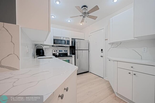 Building Photo - 2161 NE 68th St
