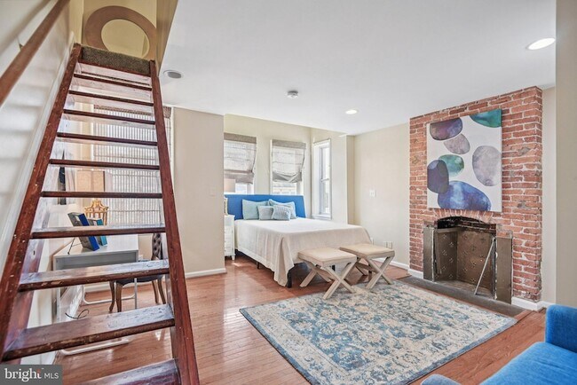 Building Photo - 321 Elm St NW