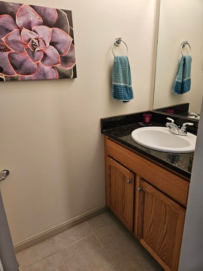 Building Photo - $2,650 2BD/1.5BA South Portland Near I-295