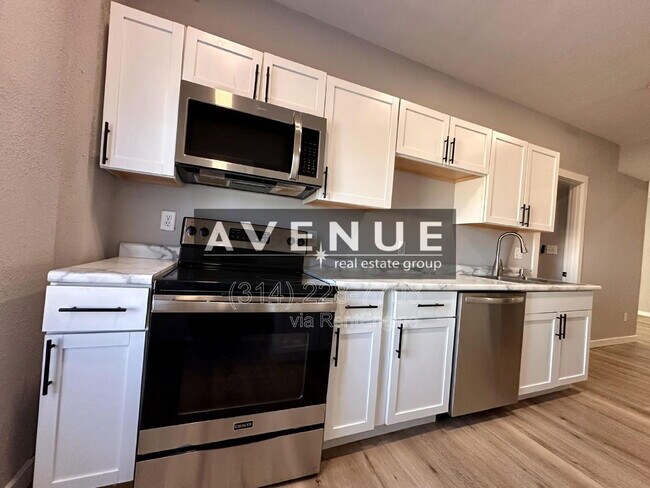 Building Photo - 5931 Maple Ave