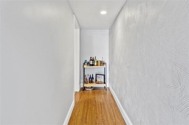 Building Photo - 858 Western Ave