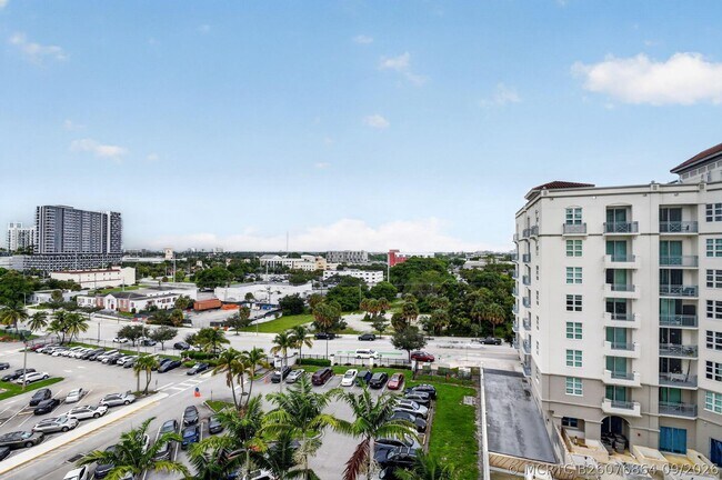 Building Photo - 403 S Sapodilla Ave