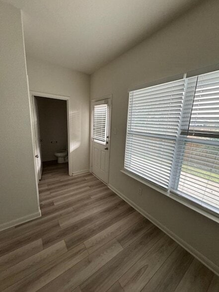 Building Photo - 315 Marsh Ln