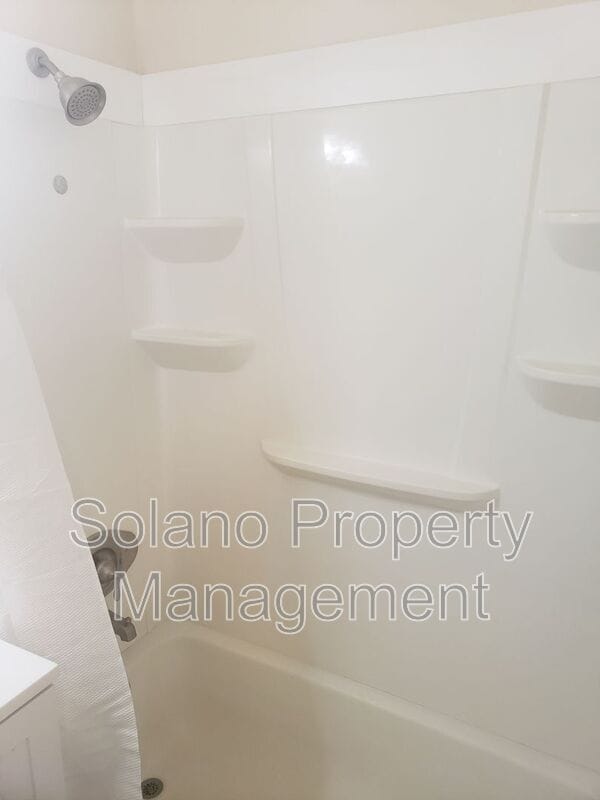 Building Photo - 1712 Arthur Ct