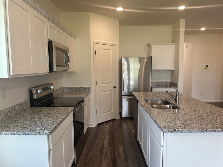 Building Photo - 155 Plantersfield Dr