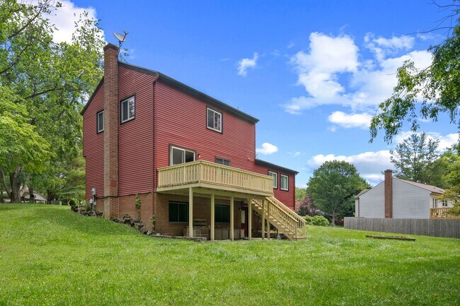 Building Photo - 3 or 4 Bed/ 3 1/2 bath