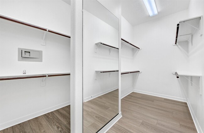 Building Photo - 27915 Genesis Manor Ln