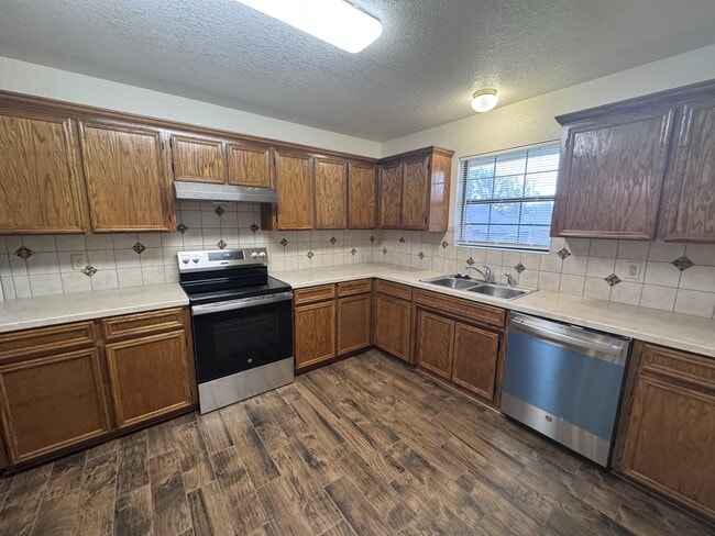 Building Photo - 1801 Thomas Ct