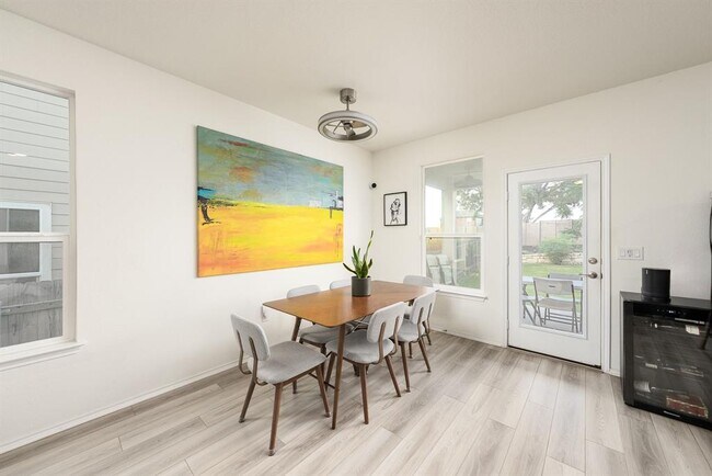 Building Photo - 7105 Gray Catbird Dr