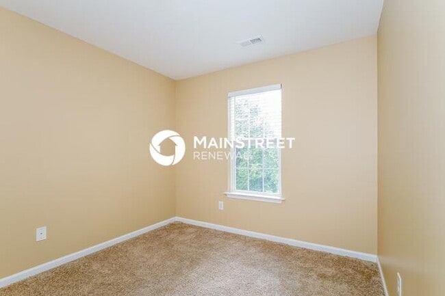 Building Photo - 3 Bedroom Pet-Friendly Home in Charlotte, NC with Main Street Renewal