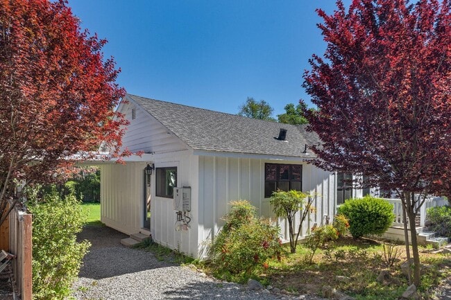 Building Photo - 1554 Laurel St