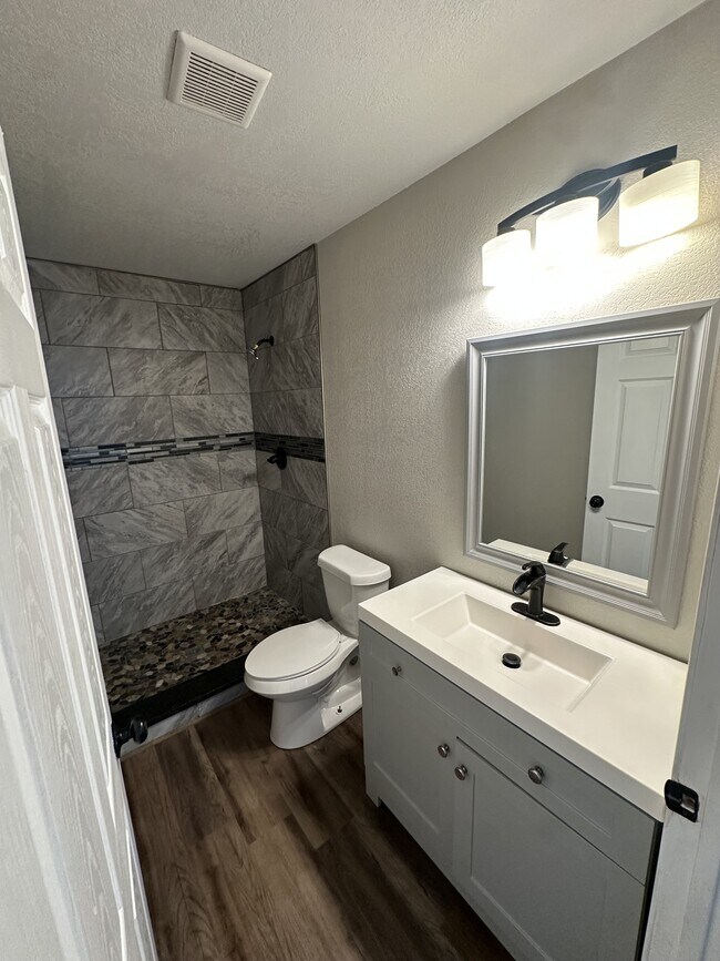 Building Photo - 1320 S 35th St