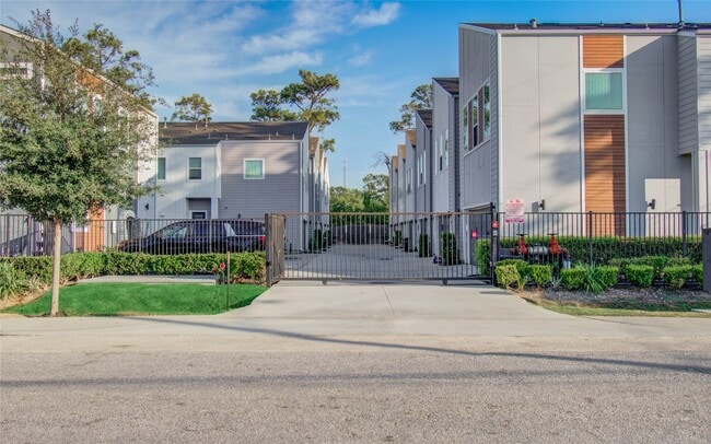 Building Photo - 556 Janisch Rd