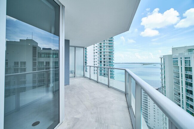 Primary Photo - 1300 Brickell Bay Dr