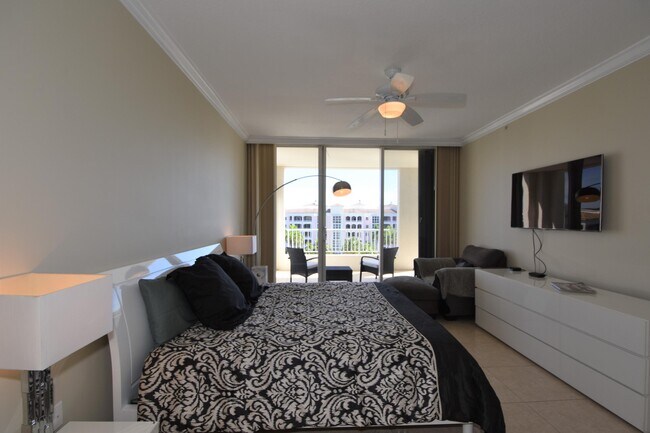 Building Photo - 707 Crandon Blvd