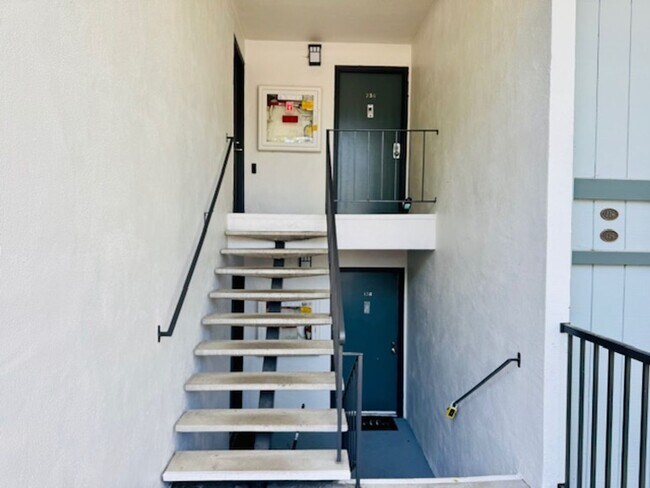 Building Photo - Spacious Two story 2 bedroom, 2 bath Condo. Move-In ready!!