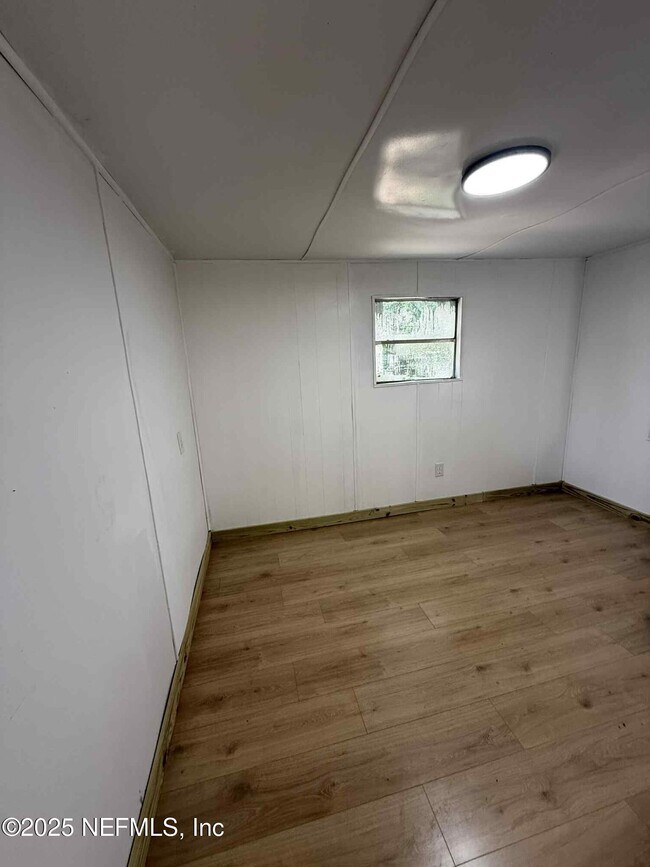 Building Photo - 707 Dawn Ave