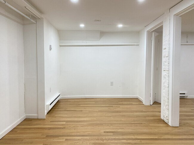Building Photo - 686 Parker St