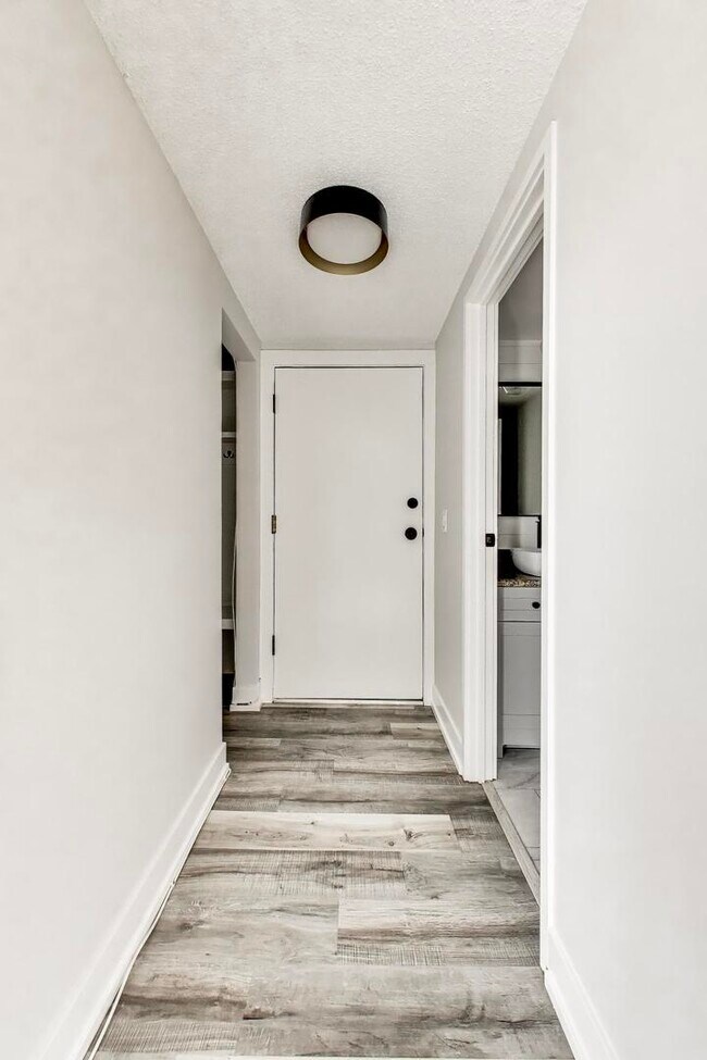 Building Photo - 239 S Gregory St