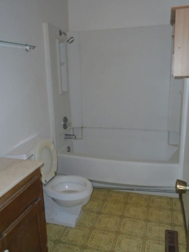 Building Photo - 706 Ridgewood Dr