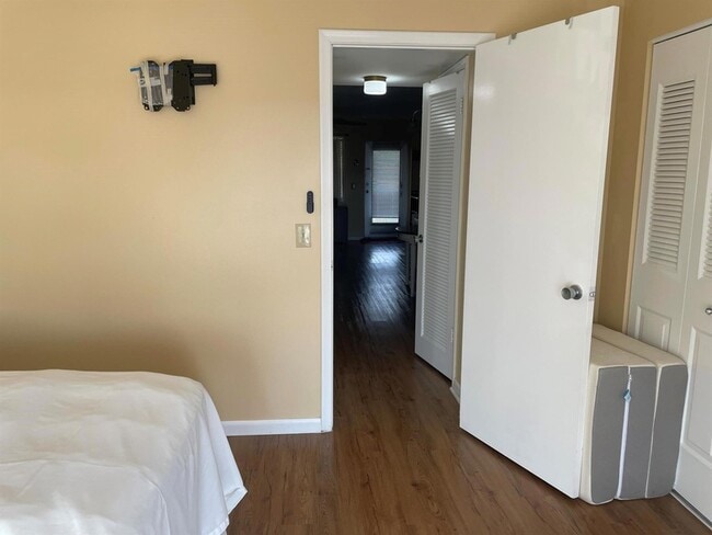 Building Photo - 183 Dorchester E