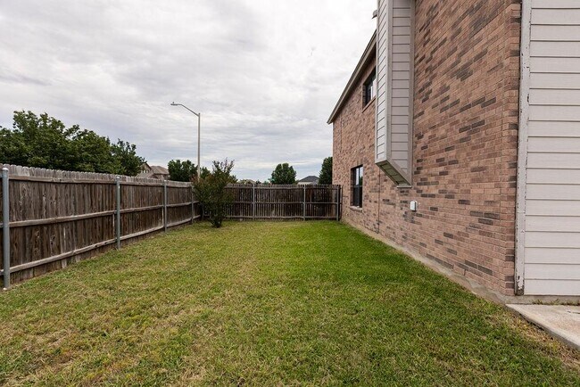 Building Photo - 219 Cottontail Dr