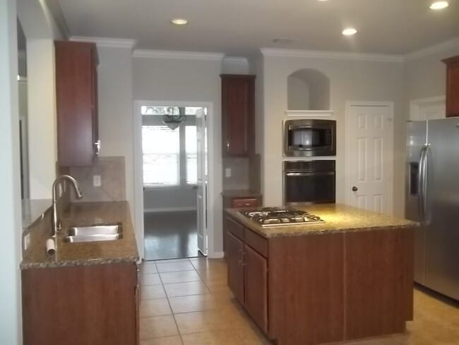 Building Photo - BEAUTIFUL HOME IN A GATED COMMUNITY!