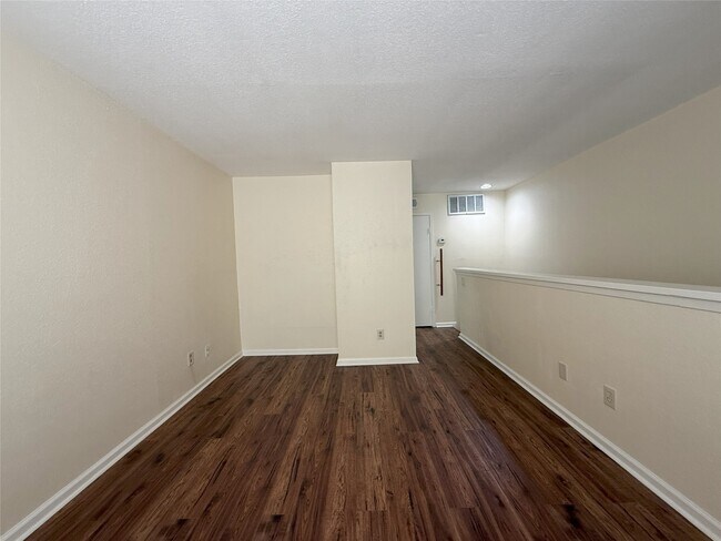 Building Photo - 2100 Wilcrest Dr