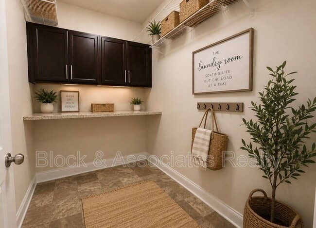 Building Photo - 1464 Land Grv Dr