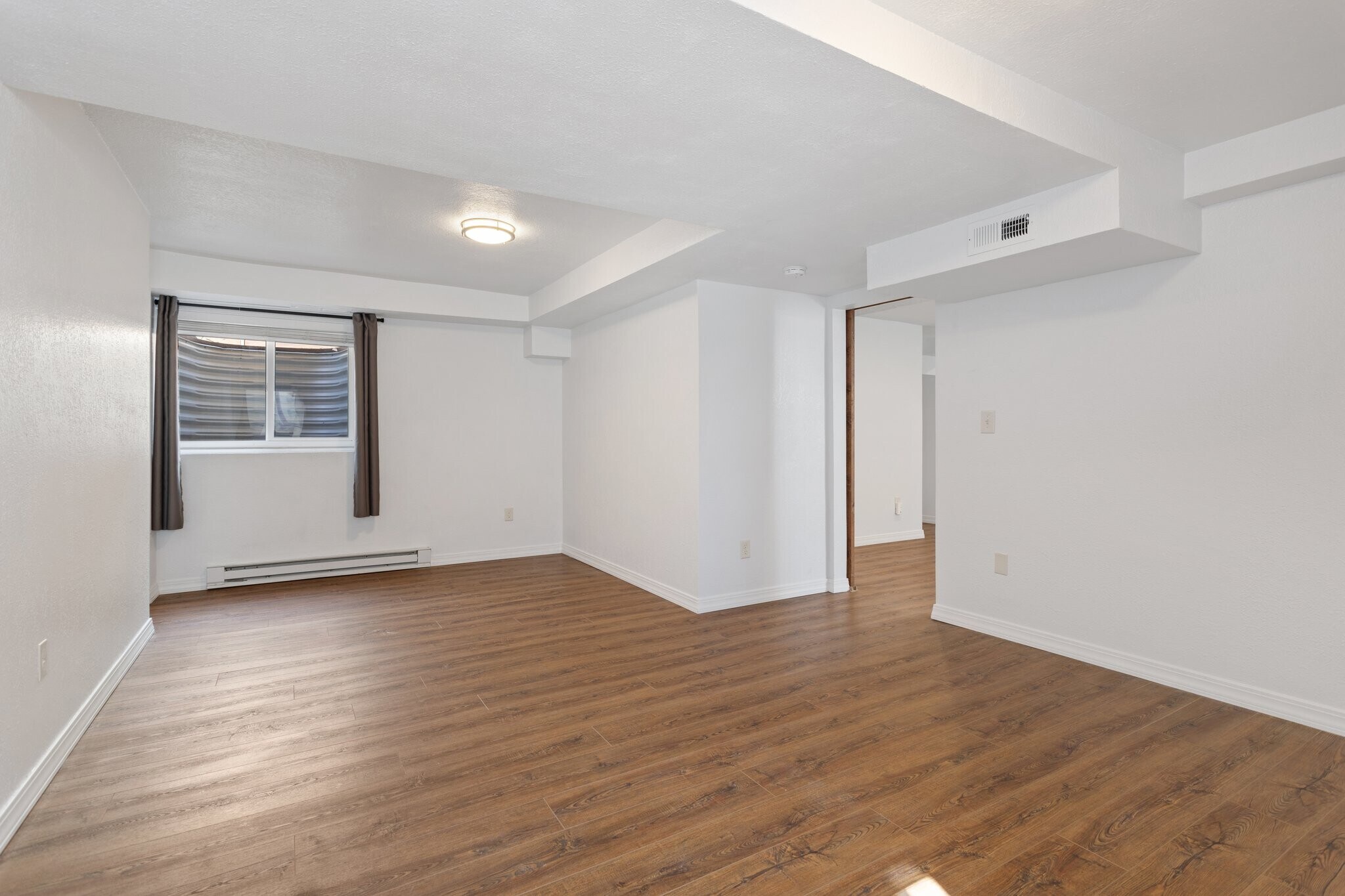 Building Photo - 6 W Brookside St