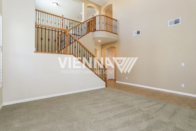 Building Photo - Beautiful 4 Bedroom Home in Great Location