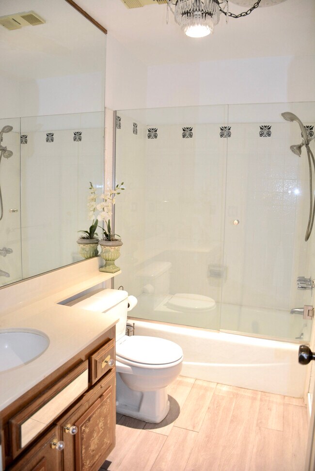 Building Photo - 2101 E 21ST St