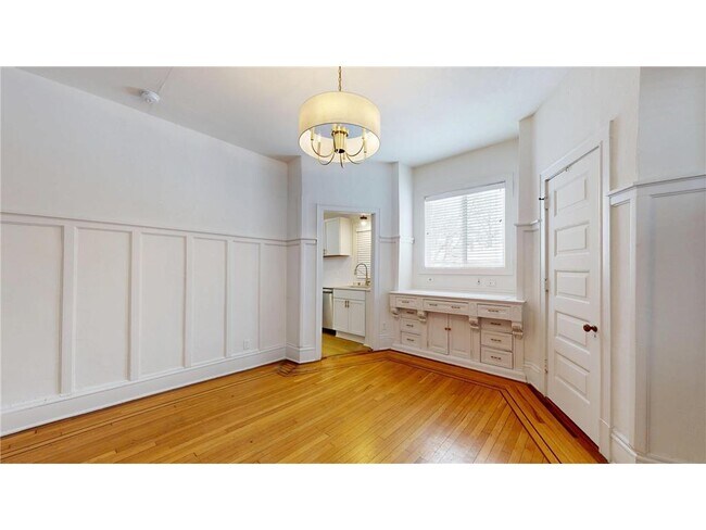 Building Photo - 2545 Garfield Ave
