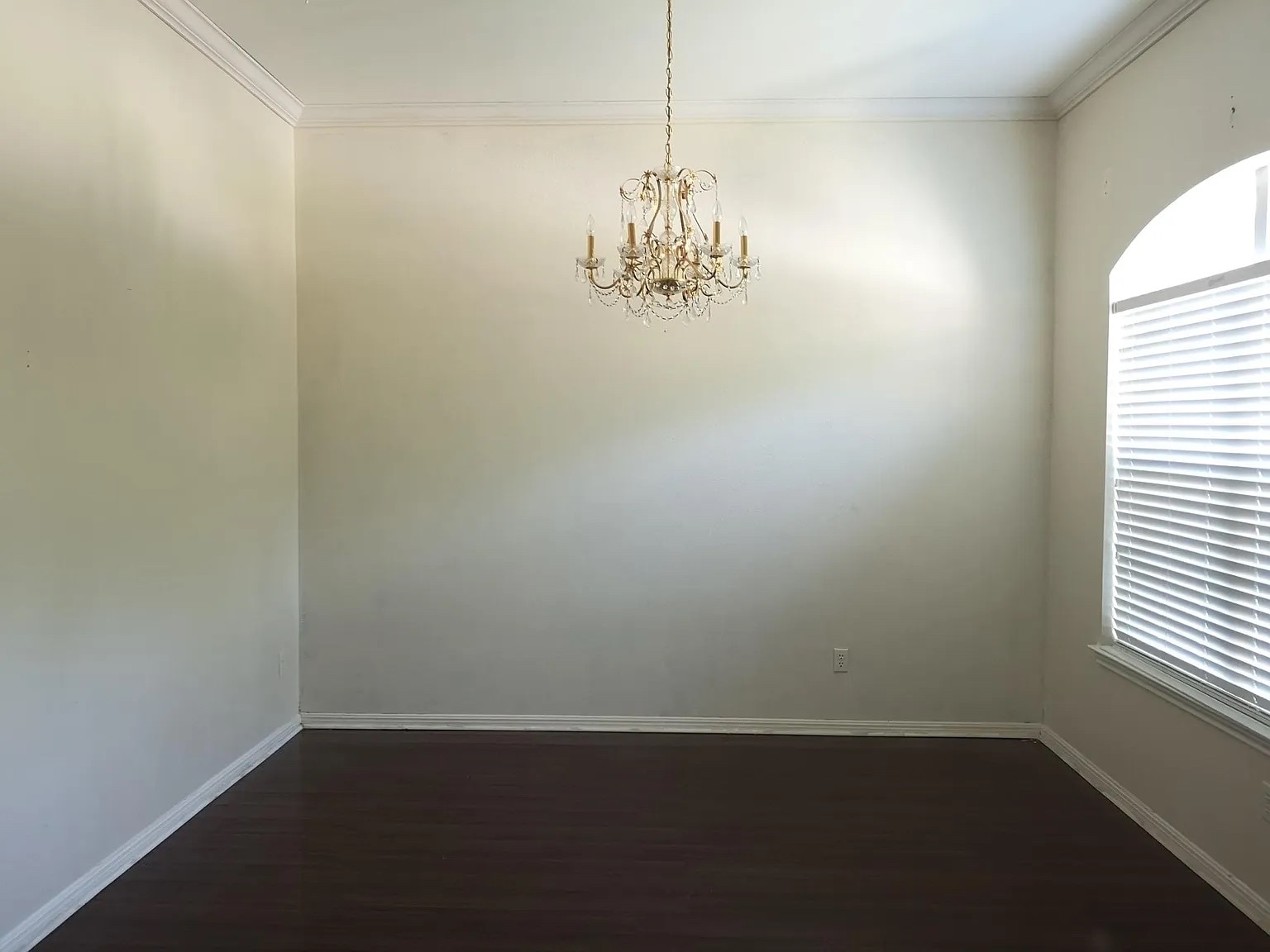Building Photo - Room in House on Cromarty Ln