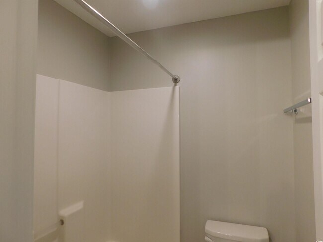 Building Photo - 517 White River Dr