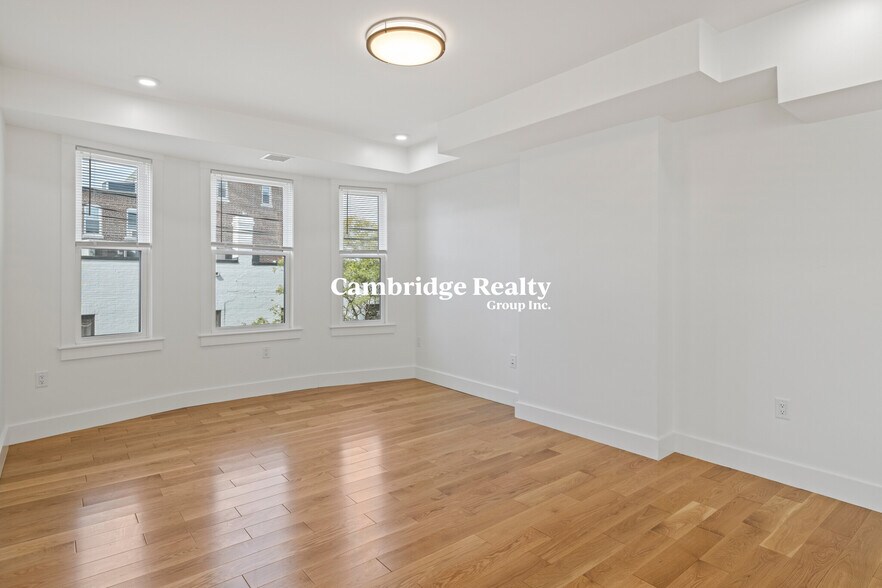 Building Photo - 309 Columbia St