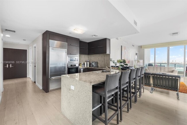 Building Photo - 900 Biscayne Blvd