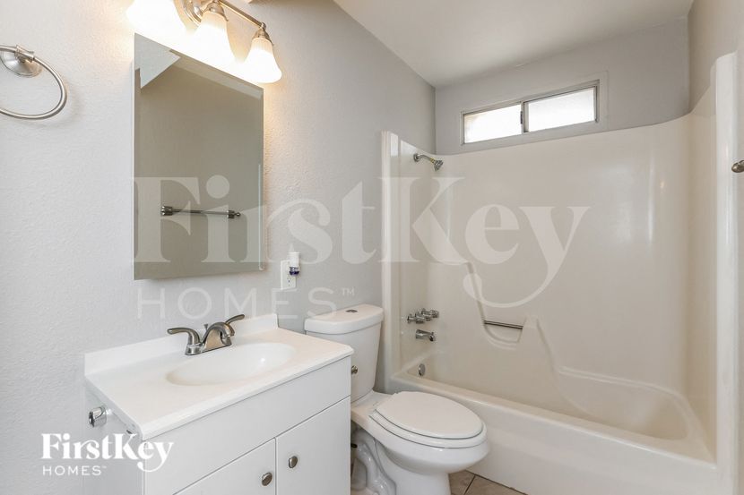 Building Photo - 8807 W Mercer Ln