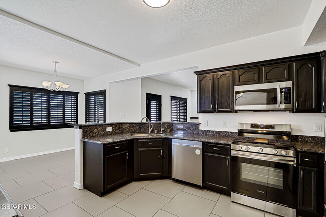 Building Photo - 13913 Golden Mesa Ct