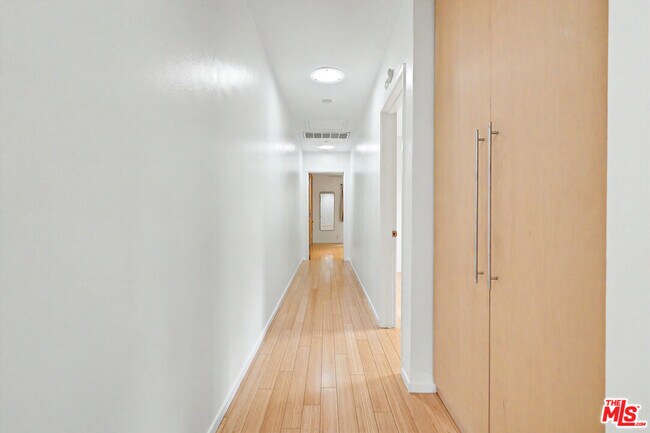 Building Photo - 9512 Duxbury Ln