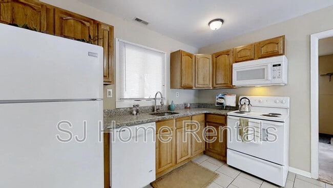 Building Photo - 47 Holstone Ln