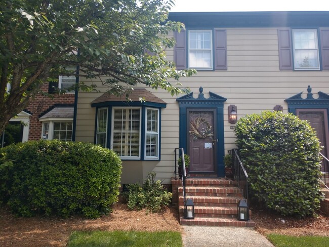 Building Photo - New listing in Greensboro- 2 BR, 2.5 Bathr...