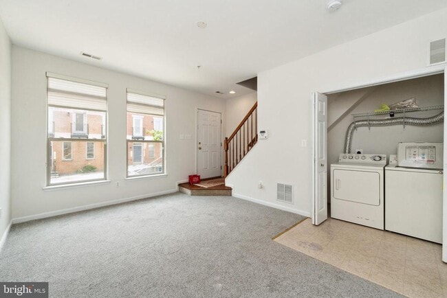 Building Photo - 17 S Exeter St